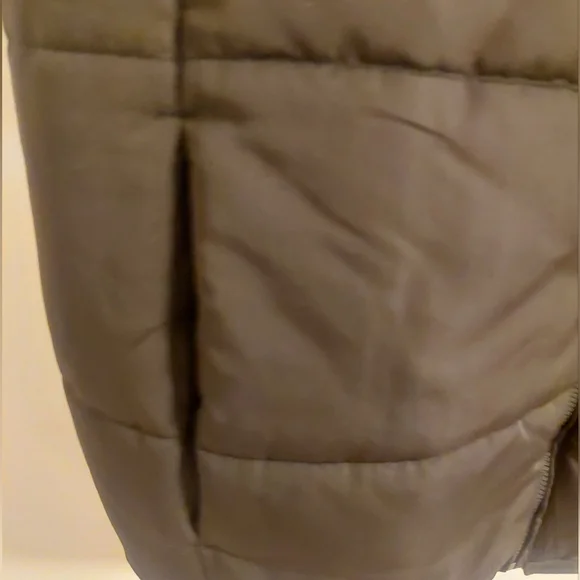 WHITE FOX Black Puffer Vest - Picture 8 of 8